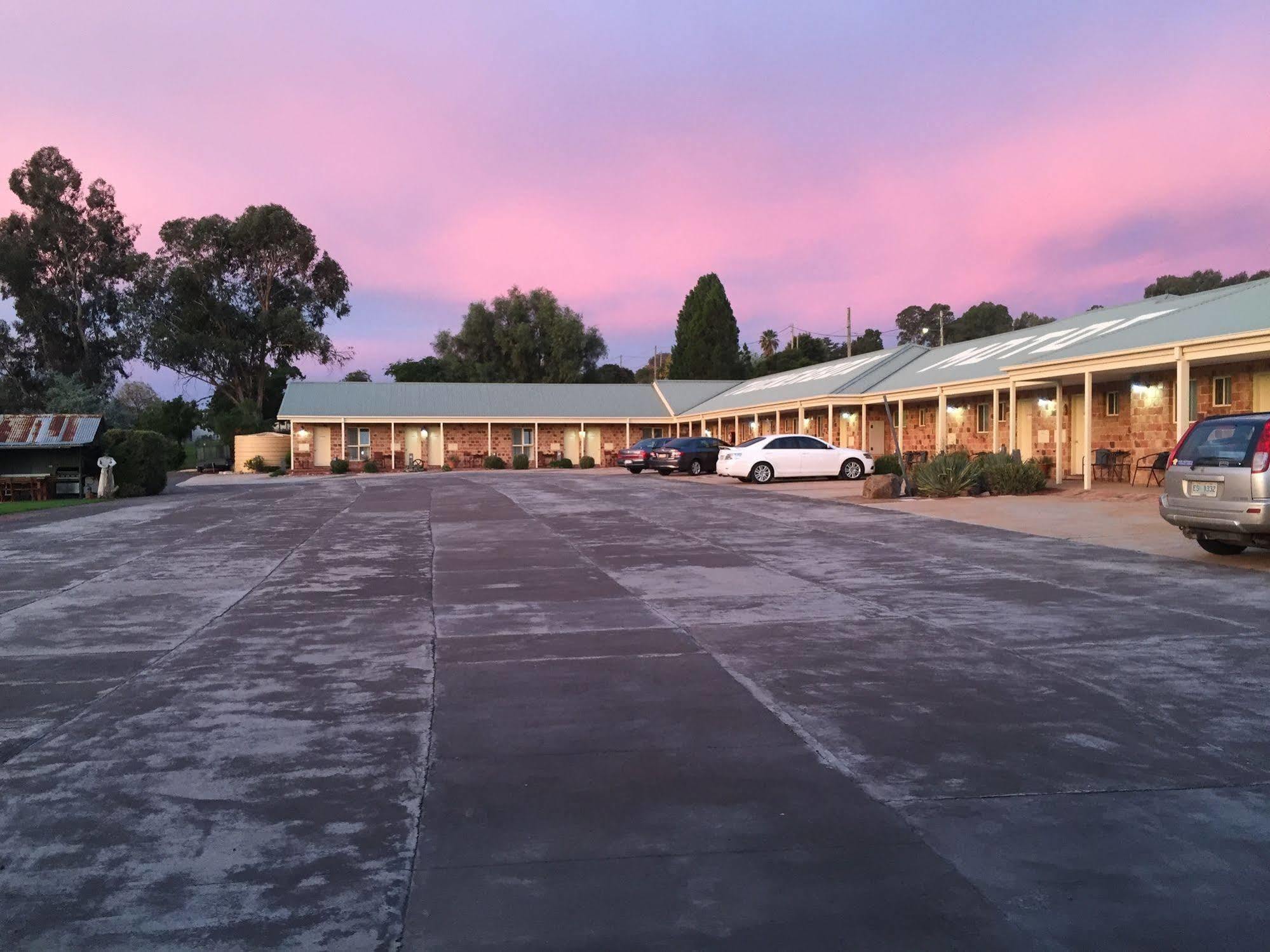 Tuckerbox Motor Inn Gundagai Dış mekan fotoğraf